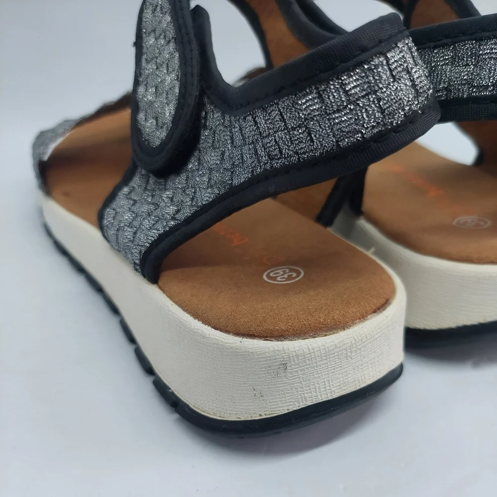 Bernie Mev New York Tara Bay Pewter Gray Stretchy Sandals Womens Size 39 US 8